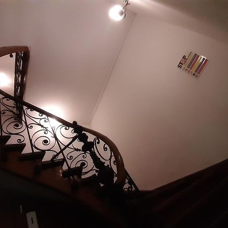 The Castle Of Piata Romana Hostel Boekarest Buitenkant foto